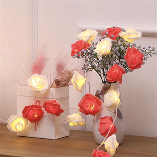 LED lyskæde med røde og hvide roser
